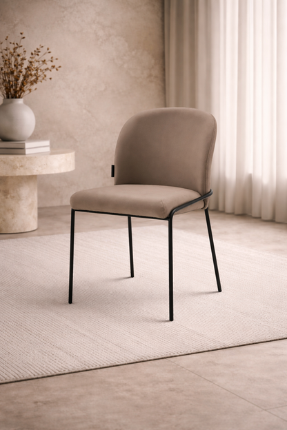 Eetkamerstoel Mio – Japandi – Taupe Velours – Zwart Onderstel