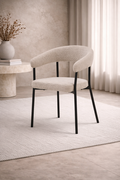 Eetkamerstoel Niko – Japandi Design – Crème Stof – Zwart Onderstel